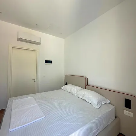 Santorini Village Deluxe Apartment *
