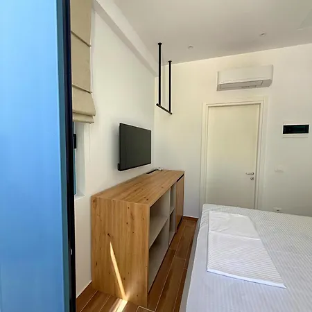 Santorini Village Deluxe * Palasë