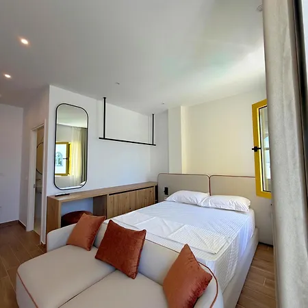 Santorini Village Deluxe Paljasa